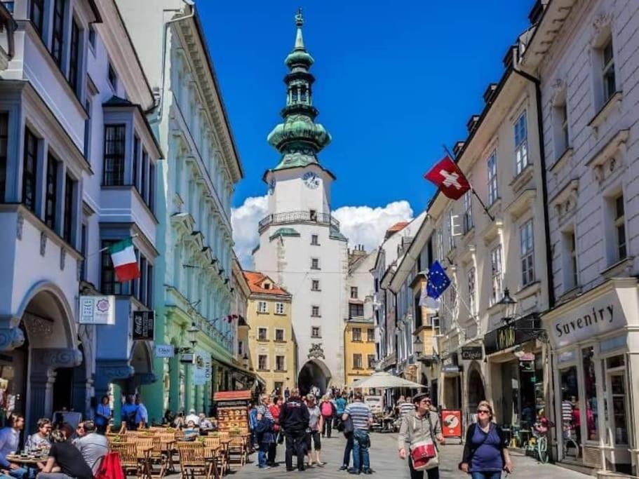 Diamond Residence In Old Town With Free Parking Братислава Екстер'єр фото