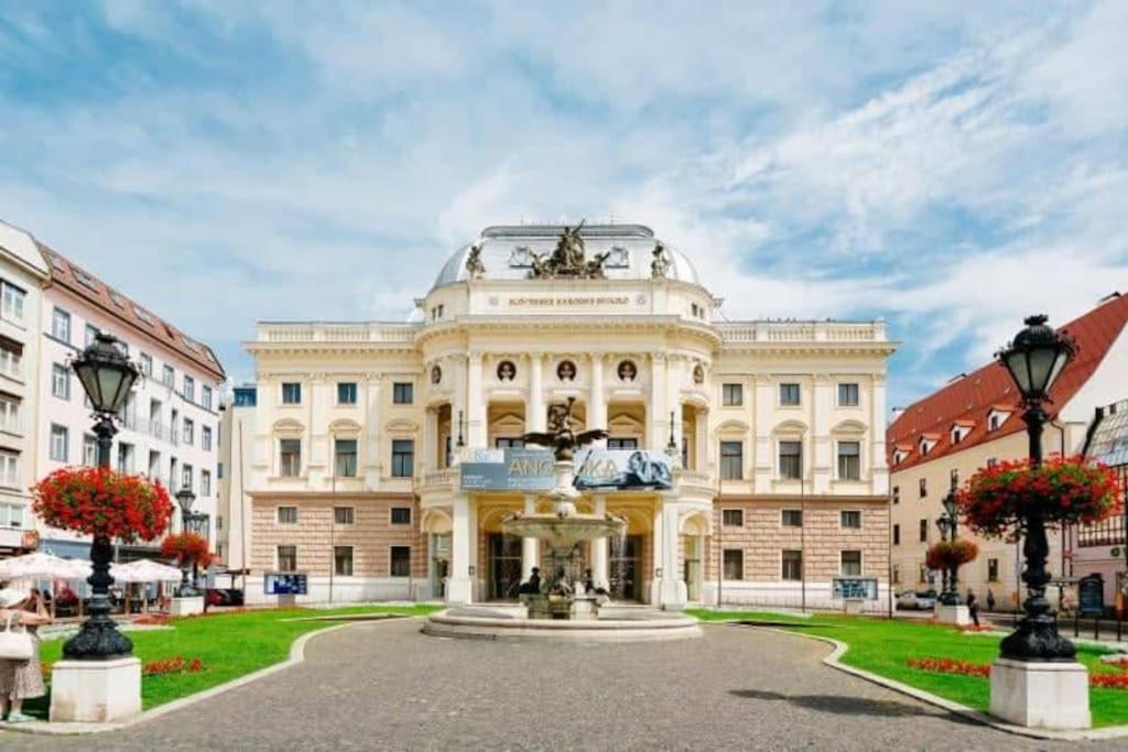 Diamond Residence In Old Town With Free Parking Братислава Екстер'єр фото