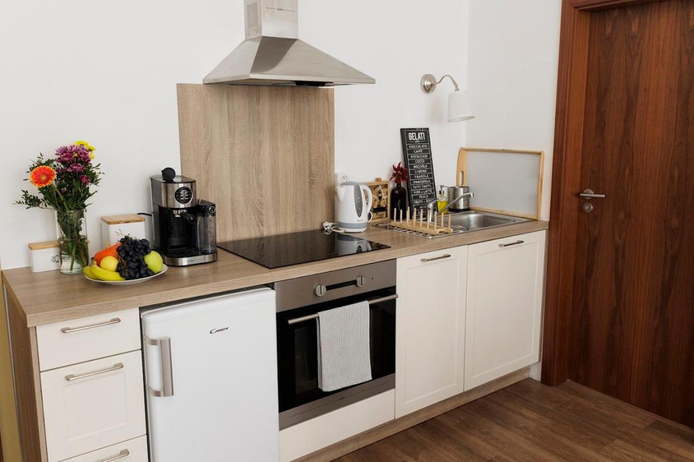 Diamond Residence In Old Town With Free Parking Братислава Екстер'єр фото