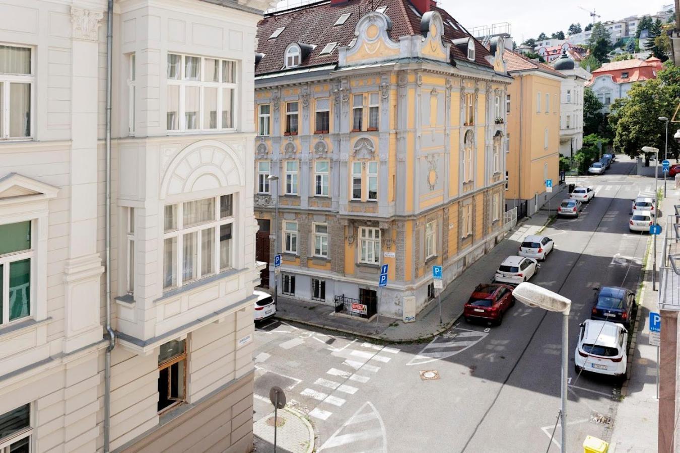 Diamond Residence In Old Town With Free Parking Братислава Екстер'єр фото