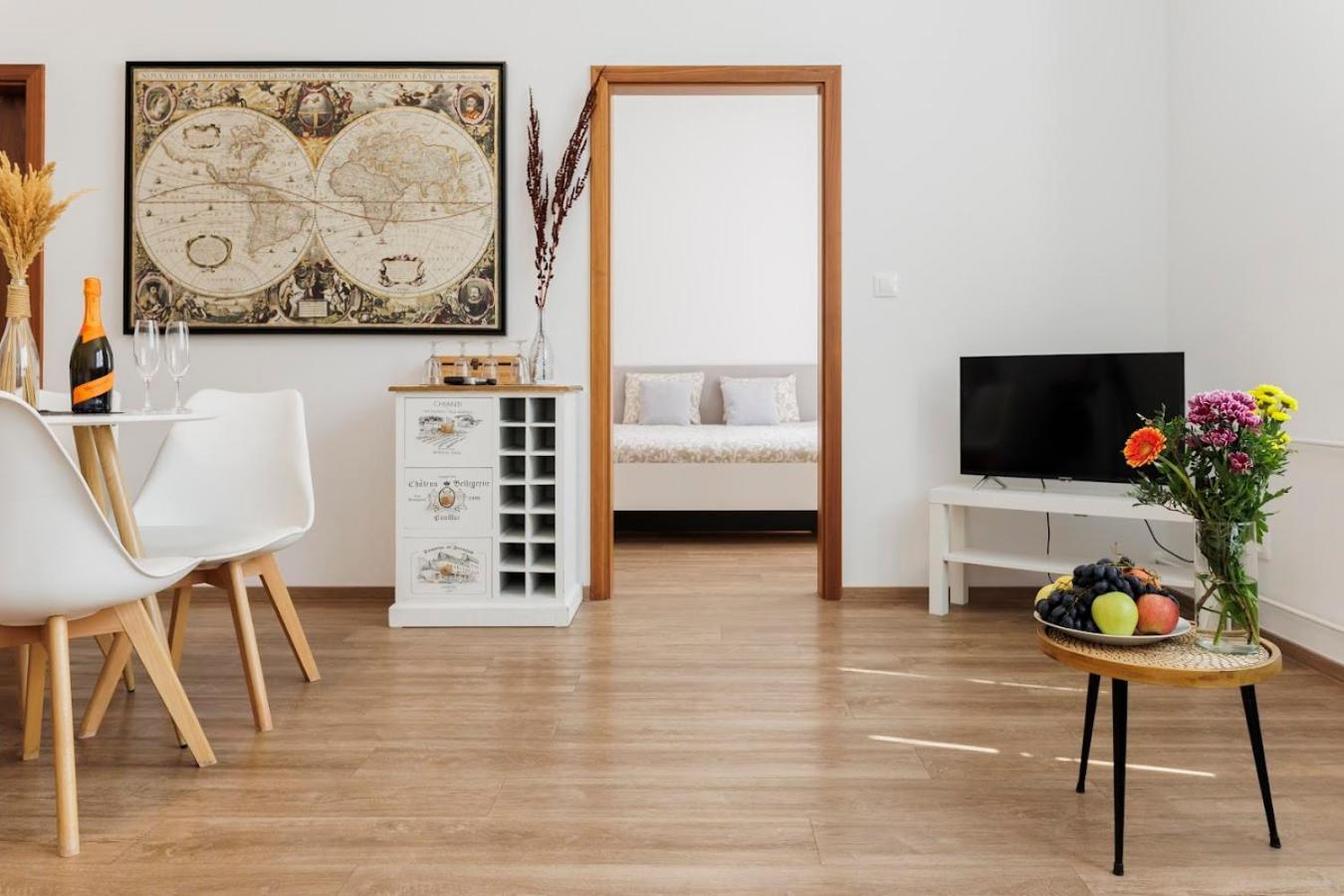 Diamond Residence In Old Town With Free Parking Братислава Екстер'єр фото