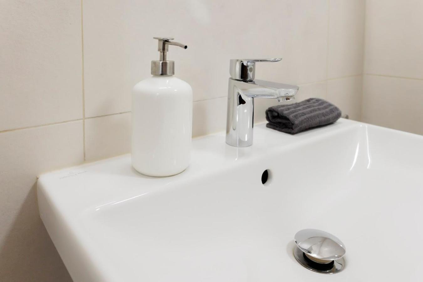 Diamond Residence In Old Town With Free Parking Братислава Екстер'єр фото