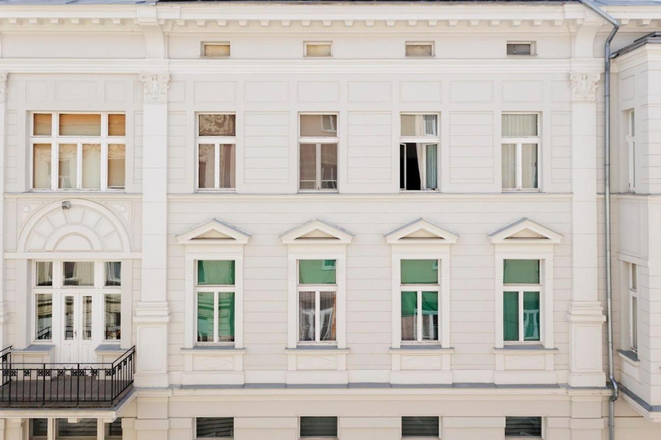 Diamond Residence In Old Town With Free Parking Братислава Екстер'єр фото